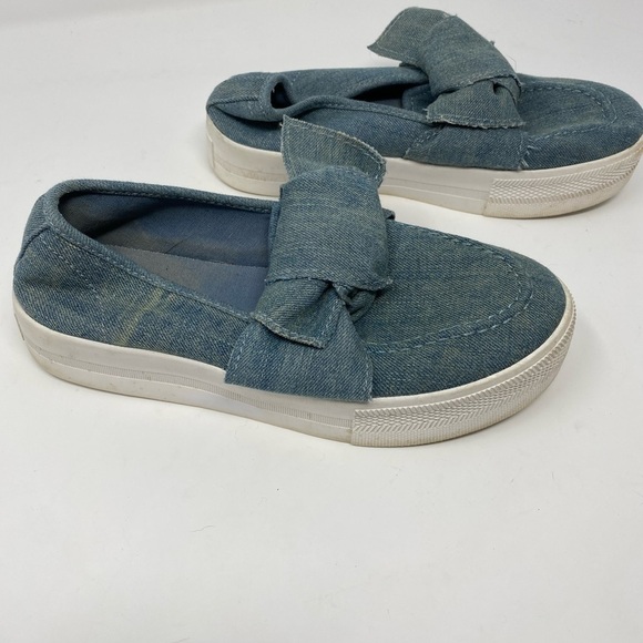 Women’s Guess Chippy Denim Sneaker - Picture 2 of 5